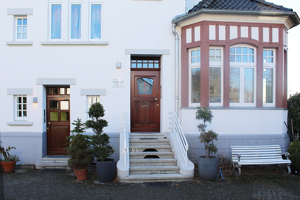 Außenansicht - Zahnmedizin in der Villa Schmitz<br>
Zahnarzt und Oralchirurg in 53340 Meckenheim